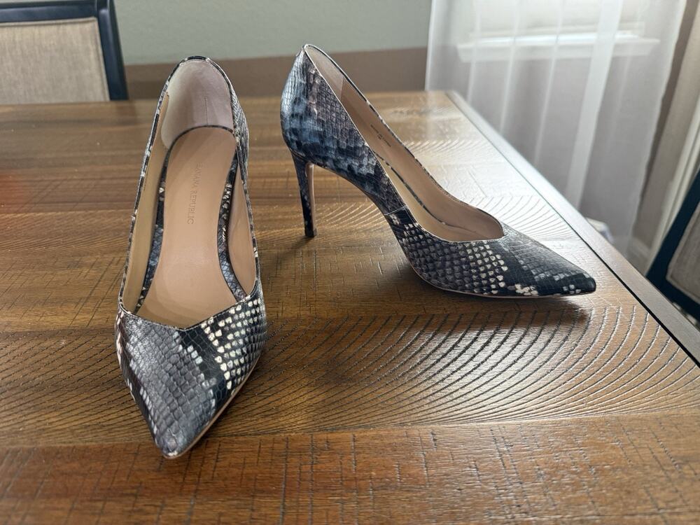 Banana Republic Heels Womens 7M Snake Skin Print Gray Pumps Stiletto High Heel